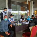 Kadinkes Provinsi Kalbar, Hary Agung Tjahyadi melakukan peninjauan ke posko kesehatan Nataru, Sabtu (24/12/2022). (Foto: Biro Adpim For KalbarOnline.com)