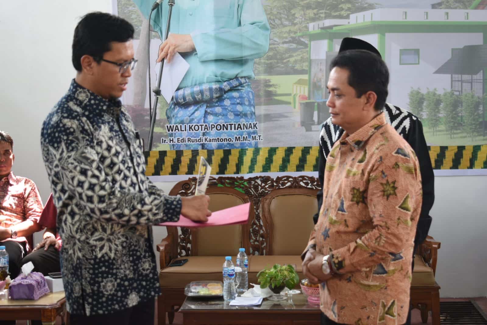 Serah terima TPS 3R dari Kementerian PUPR kepada Pemerintah Kota Pontianak. (Foto: Kominfo For KalbarOnline.com)