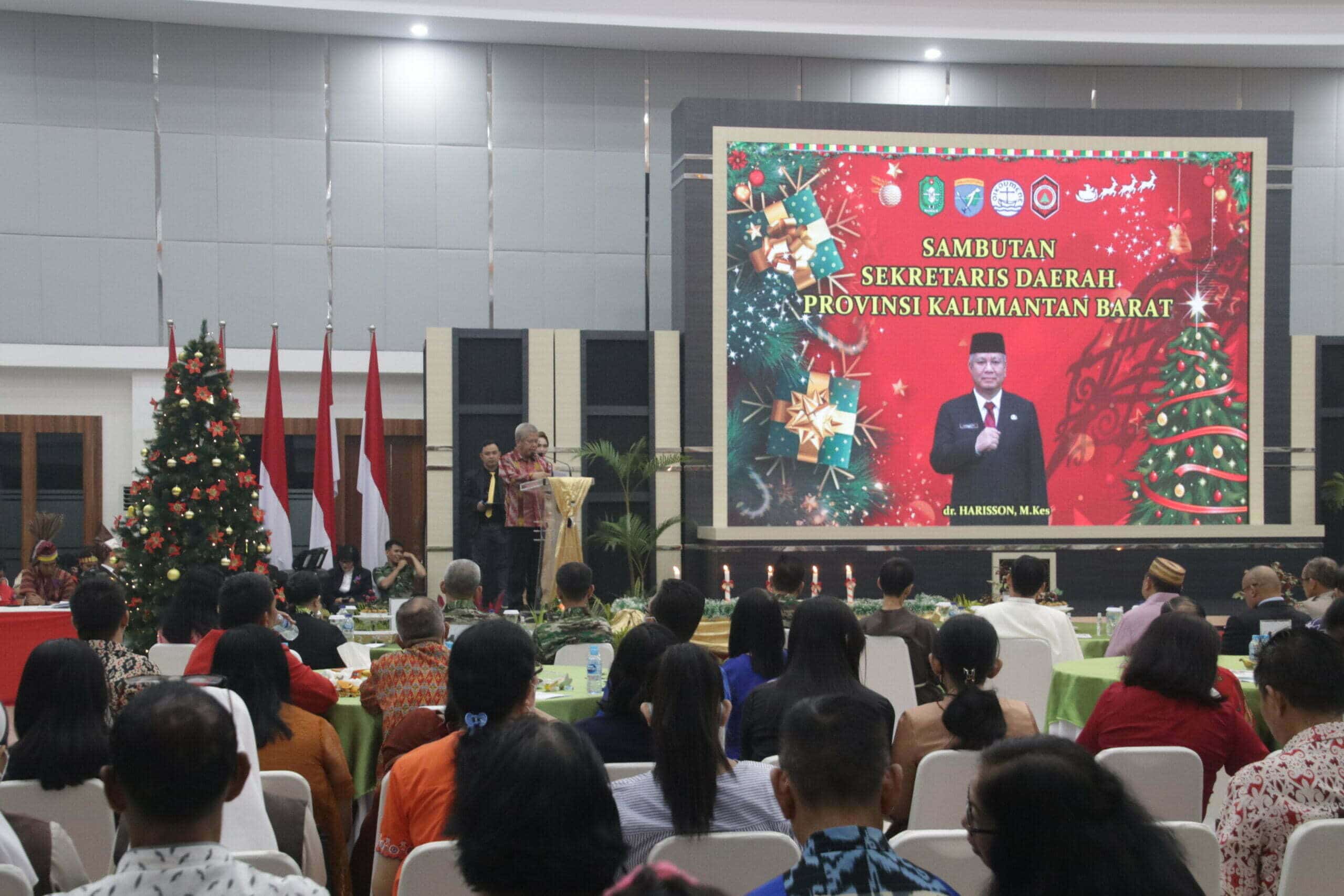 Sekda Kalbar, Harisson memberikan kata sambutan dalam perayaan Natal Oikumene Umat Kristiani Provinsi Kalimantan Barat, di Aula Makodam XII Tanjungpura, Jumat (06/01/2023). (Foto: Biro Adpim For KalbarOnline.com)