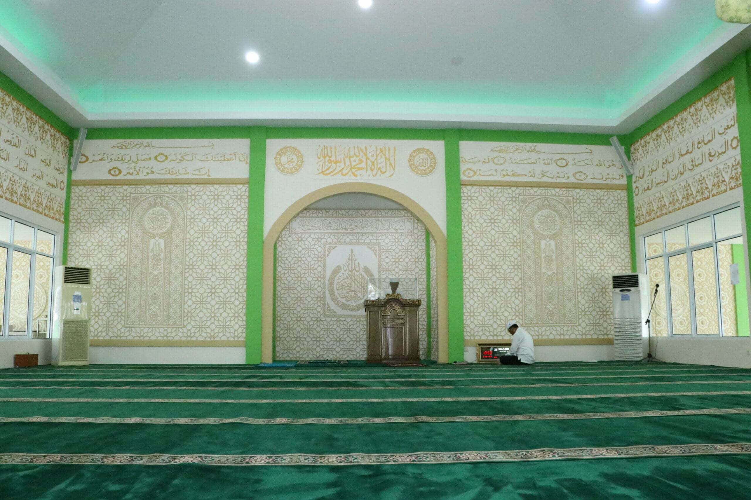 Daya tampung Masjid An-Naim Kantor Gubernur Kalbar lebih luas. (Foto: Biro Adpim For KalbarOnline.com)