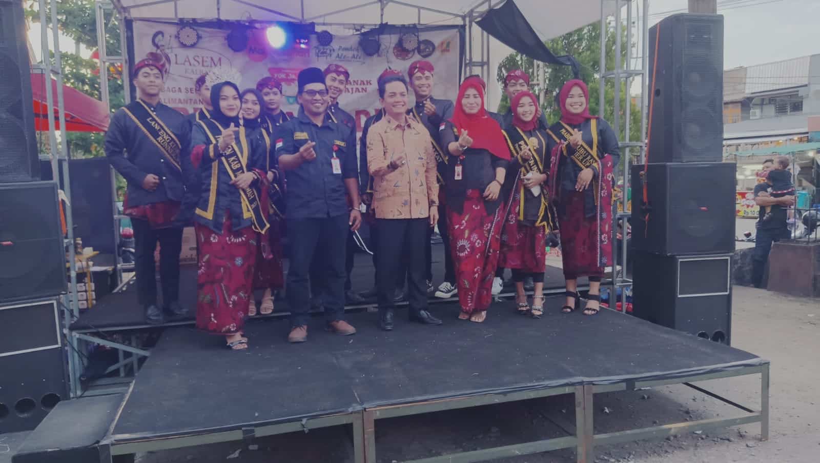 Wakil Wali Kota Pontianak, Bahasan foto bersama di sela-sela menghadiri Pesona Madura Kalimantan Barat ke 4. (Foto: Prokopim For KalbarOnline.com)