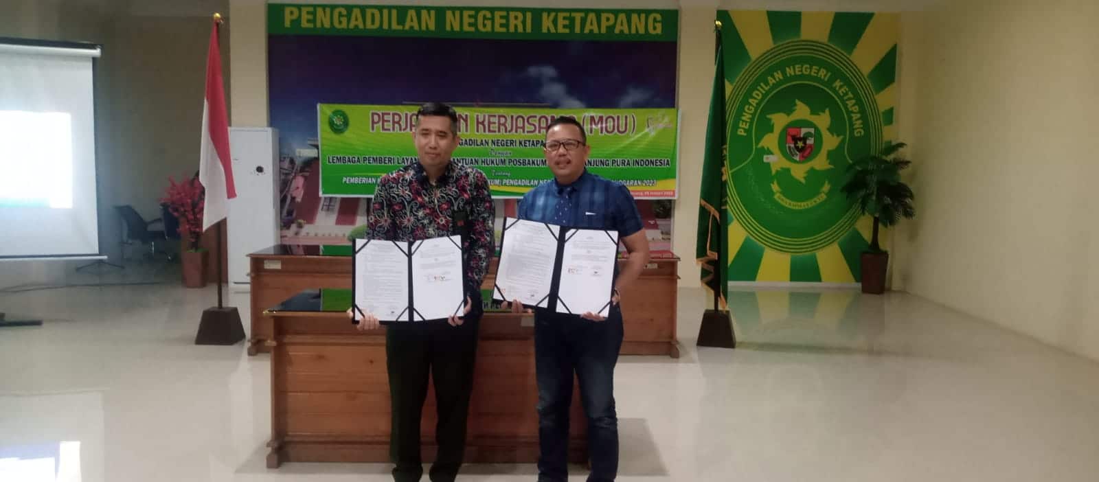 MoU antara Lembaga Bantuan Hukum (LBH) Borneo Tanjungpura Indonesia bersama Pengadilan Negeri (PN) Ketapang. (Foto: Ad LC)