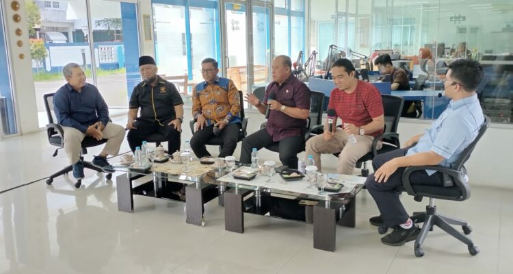 LPP RRI Pontianak melakukan talk show perdana program "Ruang Terbuka", pada Kamis (12/01/2023). (Foto: Jauhari)