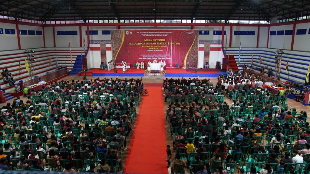 Suasana perayaan Misa Syukur Keluarga Besar Dayak Kantuk Kabupaten Kapuas Hulu Tahun 2023. (Foto: Ishaq)