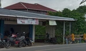 Rumah kost yang diduga sebagai TKP dari penangkapan oknum anggota Polres Kapuas Hulu berinisial T. (Foto: Ishaq)
