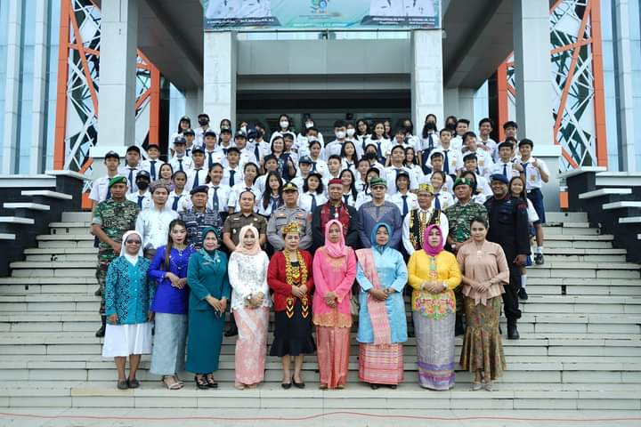 Foto bersama peserta upacara Peringatan HUT Pemprov Kalbar ke-66 tahun 2023, Pemkab Ketapang. (Foto: Adi LC)