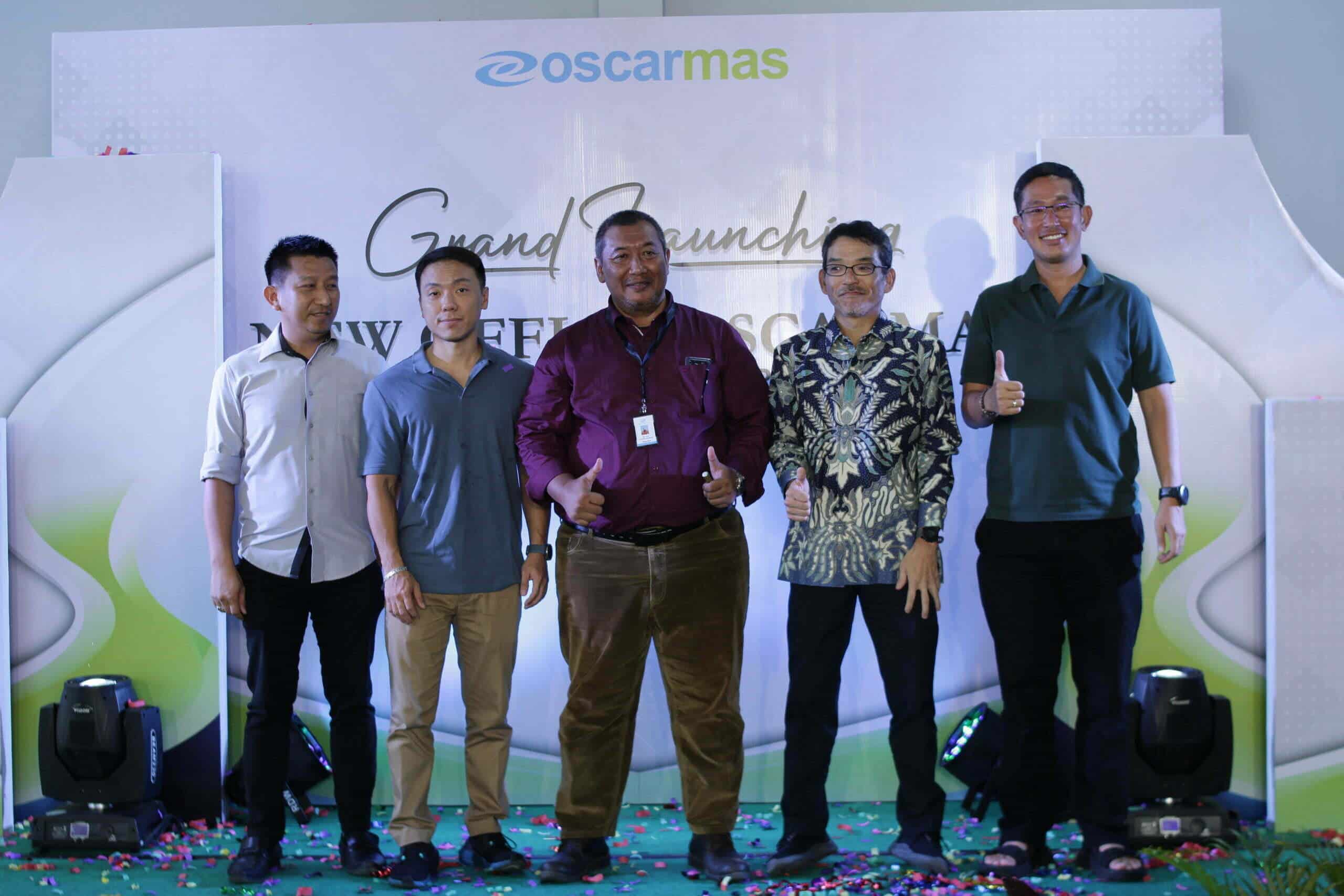Foto bersama pada acara peresmian kantor cabang PT Oscarmas, Kota Pontianak, Kamis (19/01/2023). (Foto: Jauhari)