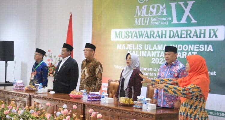 Gubernur Kalbar, Sutarmidji menghadiri Musda MUI Kalbar ke IX tahun 2023, di Aula Rumah Adat Melayu Kabupaten Mempawah, Sabtu (11/02/2023). (Foto: Biro Adpim For KalbarOnline.com)