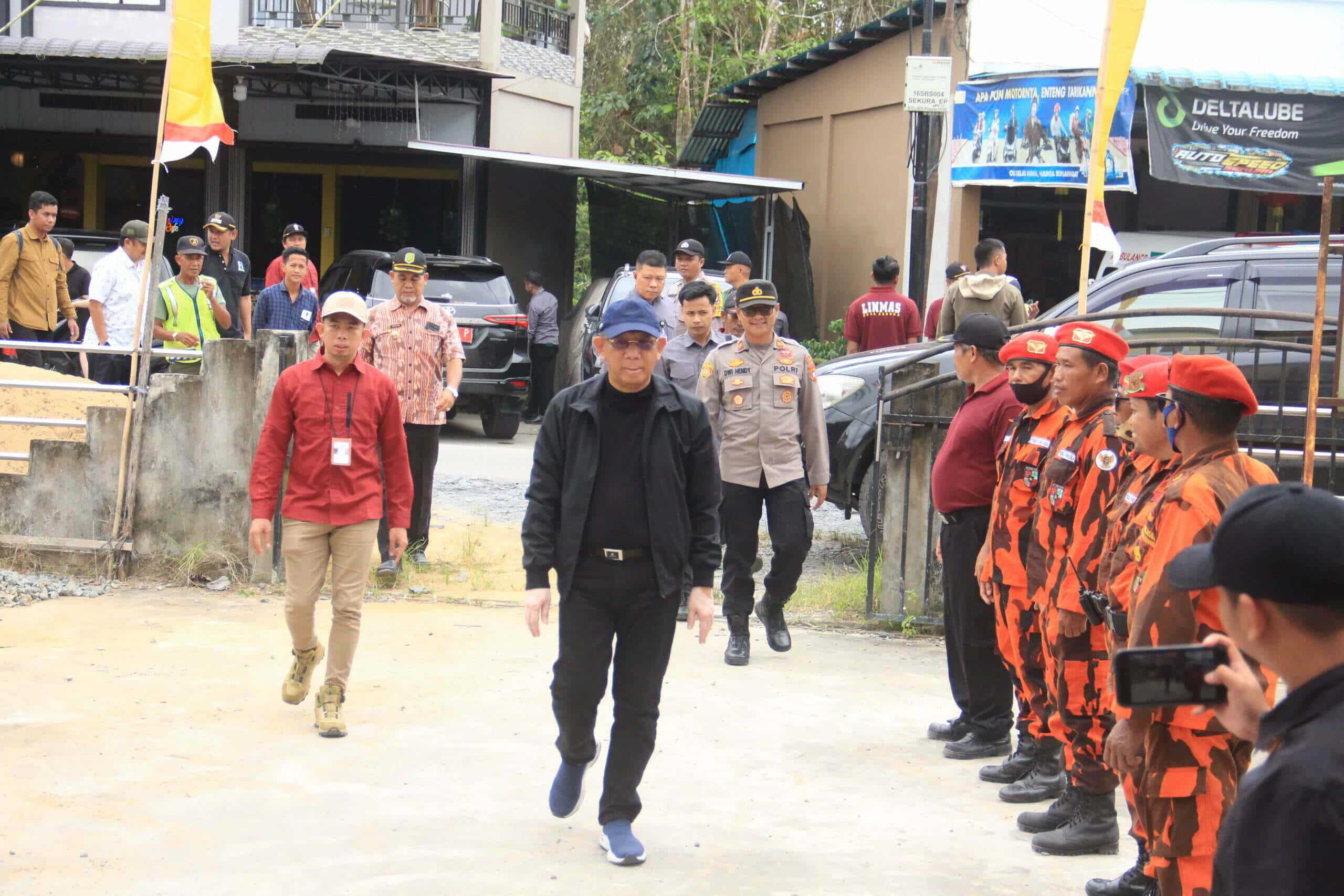 Gubernur Kalbar, Sutarmidji berkunjung ke Desa Sekura, Kecamatan Teluk Keramat, Kabupaten Sambas. (Foto: Biro Adpim For KalbarOnline.com)