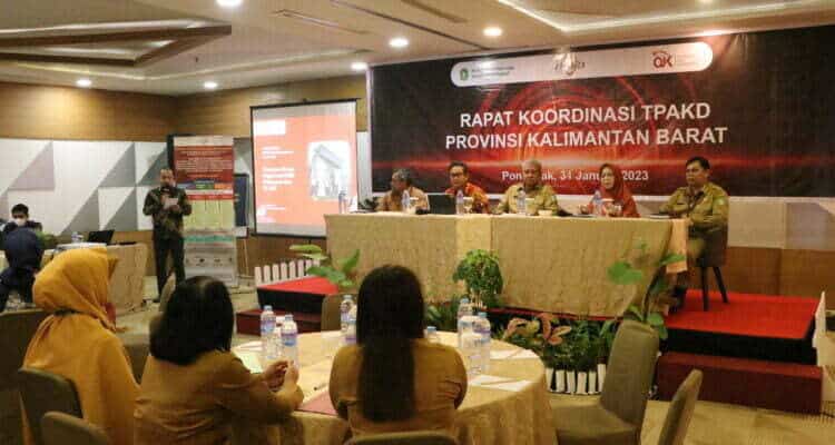 Rapat koordinasi Tim Percepatan Akses Keuangan Daerah (TPAKD) se-Kalbar, di Hotel Golden Tulip Pontianak, Selasa (31/01/2023). (Foto: Biro Adpim For KalbarOnline.com)