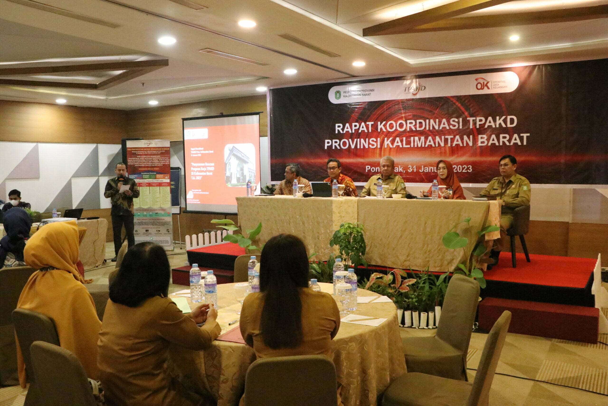 Rapat koordinasi Tim Percepatan Akses Keuangan Daerah (TPAKD) se-Kalbar, di Hotel Golden Tulip Pontianak, Selasa (31/01/2023). (Foto: Biro Adpim For KalbarOnline.com)