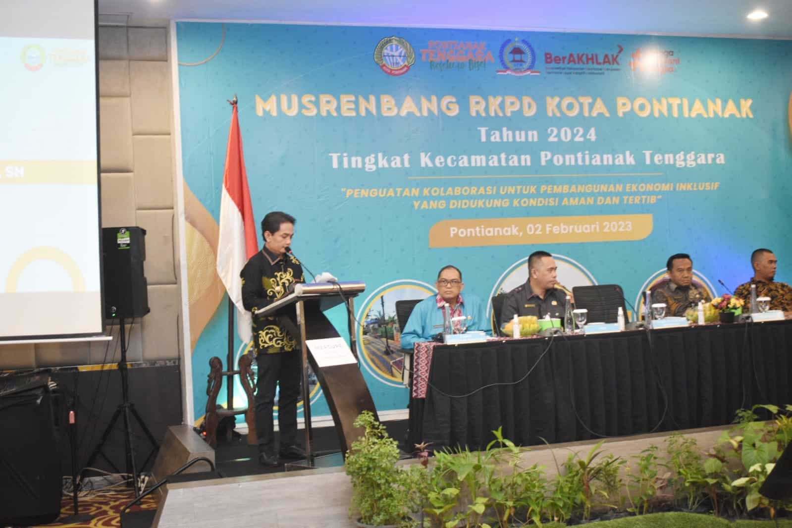 Wakil Wali Kota Pontianak, Bahasan memberikan sambutan pada Musrenbang Kecamatan Pontianak Tenggara. (Foto: Prokopim For KalbarOnline.com)