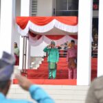 Wakil Bupati Kayong Utara, Effendi Ahmad memimpin upacara peringatan HUT ke-66 Pemprov Kalbar, di halaman Kantor Bupati, Sukadana, Sabtu (28/01/2023). (Foto: Prokopim)