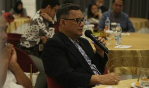 Anggota DPRD Kota Pontianak, Zulfydar Zaidar Mochtar saat menghadiri lokakarya yang digelar oleh Fojekha di Hotel Maestro Pontianak, Jumat (03/02/2023). (Foto: Jauhari)