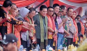Menteri BUMN, Erick Thohir menghadiri puncak perayaan Cap Go Meh di Kota Singkawang. (Foto: Jauhari)