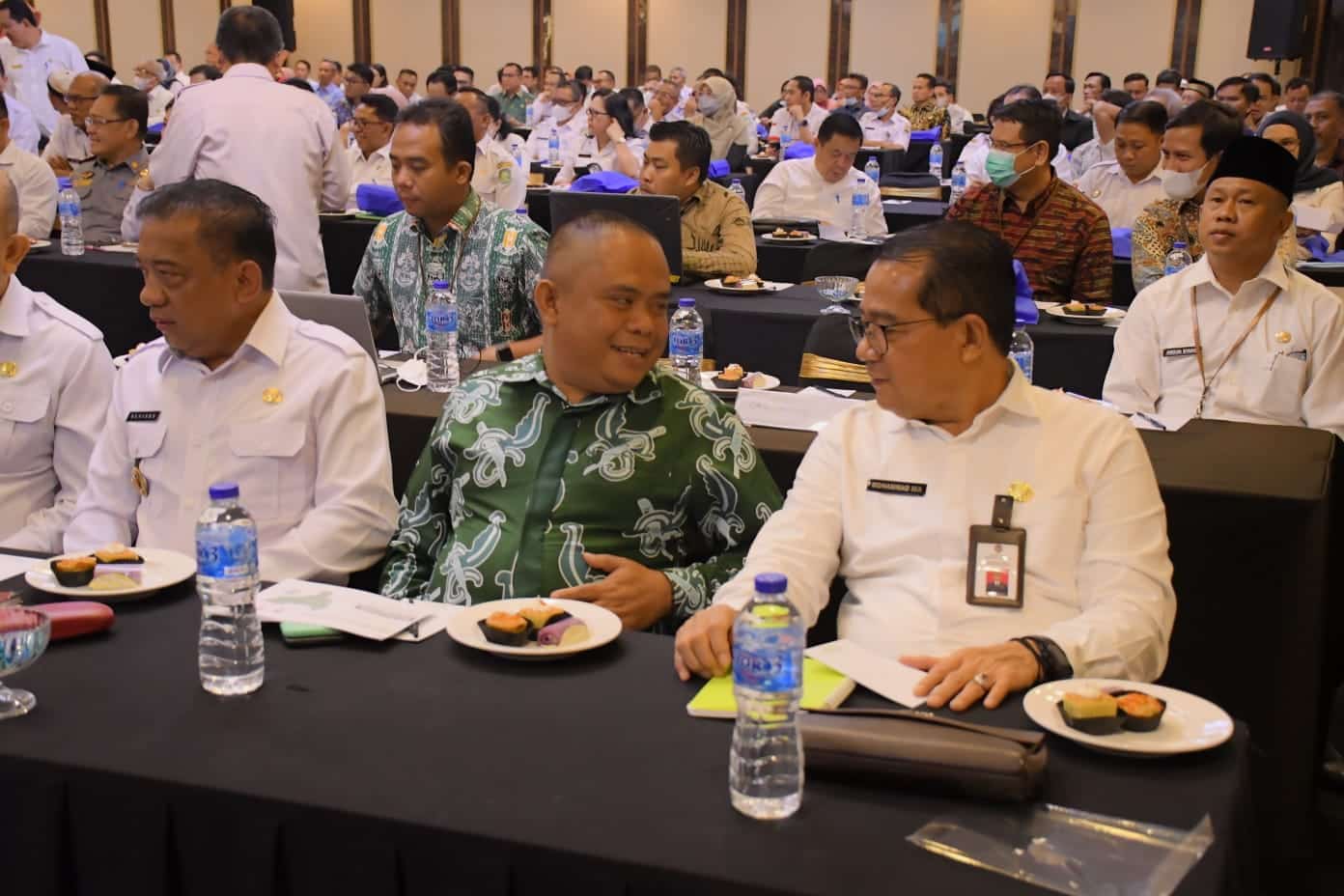 Wakil Bupati Kayong Utara, Effendi Ahmad menghadiri kegiatan Konsultasi Publik Rancangan RPD tahun 2024 - 2026 dan Rancangan Awal RKPD tahun 2024, di Aula Grand Mahkota Hotel Pontianak, Rabu (08/02/2023). (Foto: Japri/Prokopim)