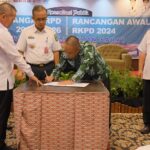 Wakil Bupati Kayong Utara, Effendi Ahmad menghadiri kegiatan Konsultasi Publik Rancangan RPD tahun 2024 - 2026 dan Rancangan Awal RKPD tahun 2024, di Aula Grand Mahkota Hotel Pontianak, Rabu (08/02/2023). (Foto: Japri/Prokopim)