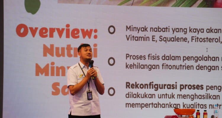 Manda Edy Mulyono dari Pusat Penelitian Kelapa Sawit menjadi narasumber dalam Sosialisasi Minyak Makan Merah. (Foto: Kemenkeu Perwakilan Kalbar for KalbarOnline.com)