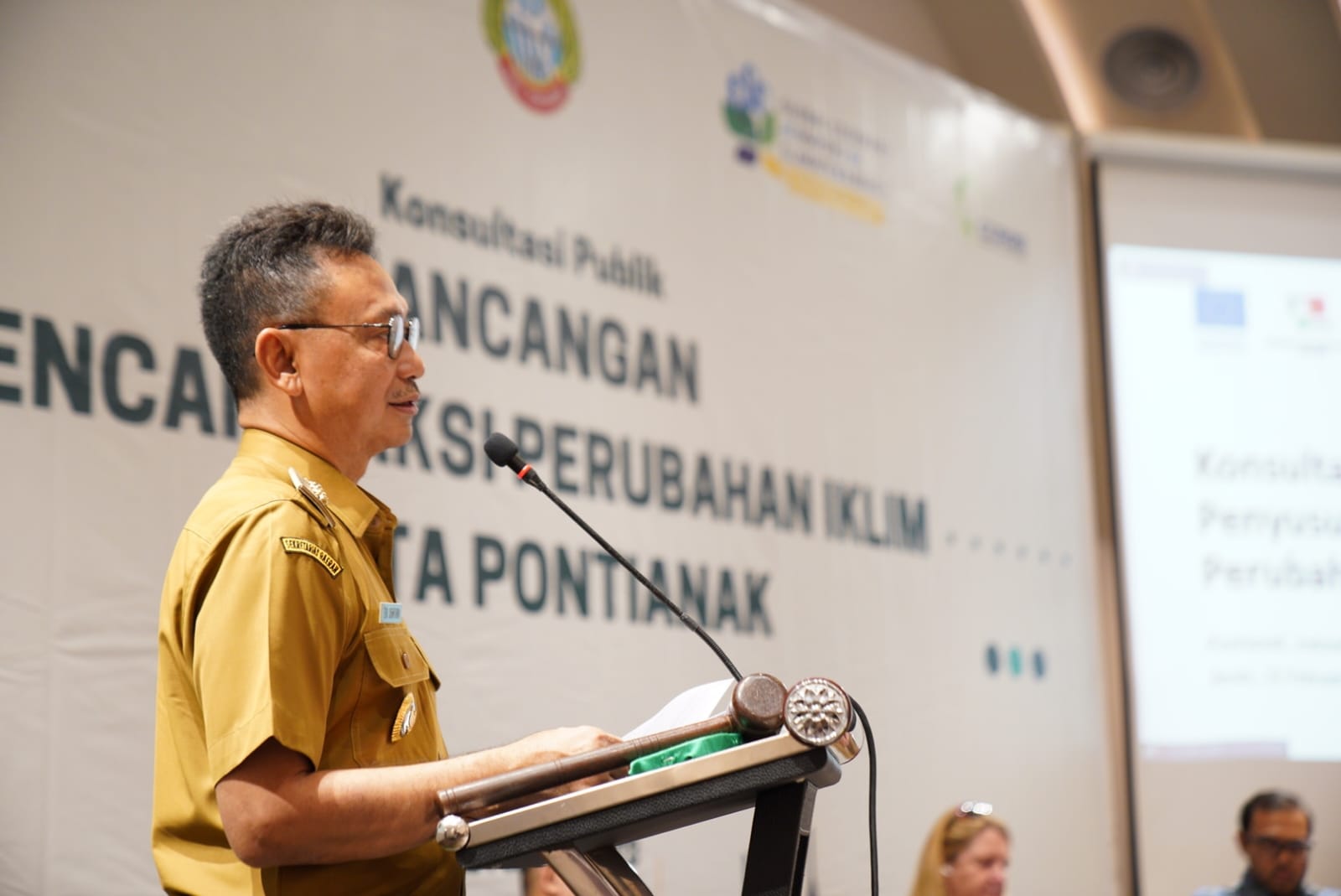 Wali Kota Pontianak, Edi Rusdi Kamtono memberikan sambutan pada Konsultasi Publik Rencana Aksi Perubahan Iklim di Kota Pontianak. (Foto: Prokopim For KalbarOnline.com)