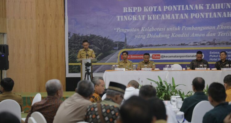 Wali Kota Pontianak, Edi Rusdi Kamtono membuka Musrenbang Tingkat Kecamatan Pontianak Timur 2024. (Foto: Kominfo/Prokopim For KalbarOnline.com)