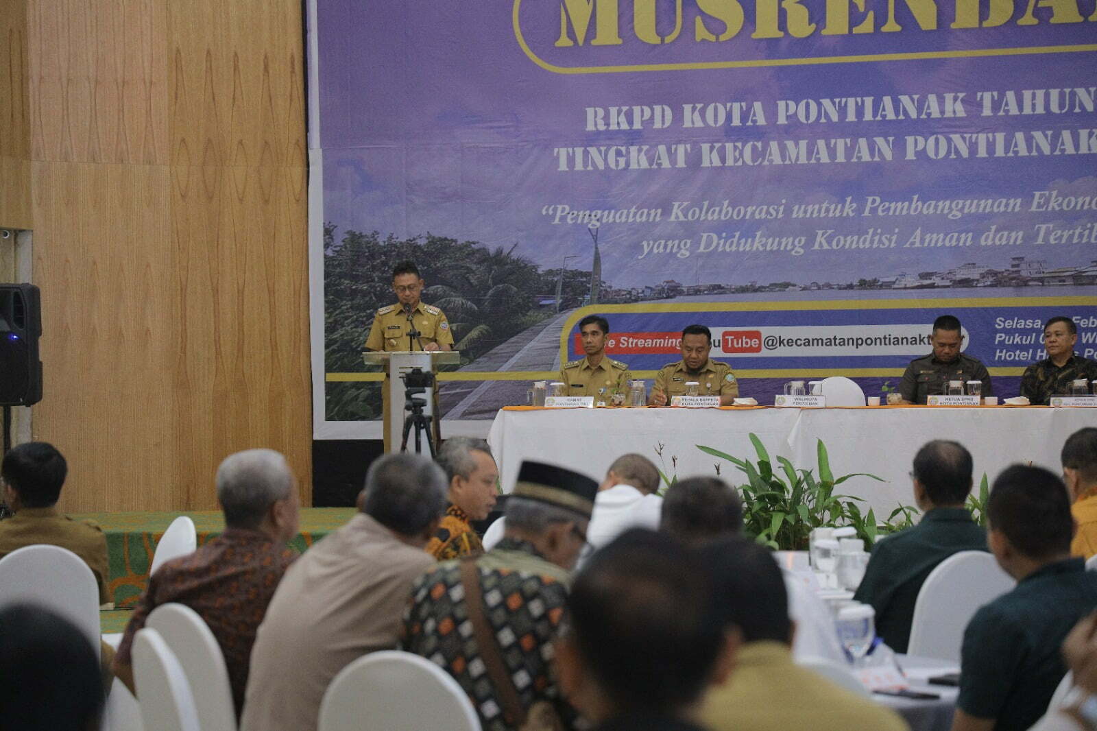 Wali Kota Pontianak, Edi Rusdi Kamtono membuka Musrenbang Tingkat Kecamatan Pontianak Timur 2024. (Foto: Kominfo/Prokopim For KalbarOnline.com)