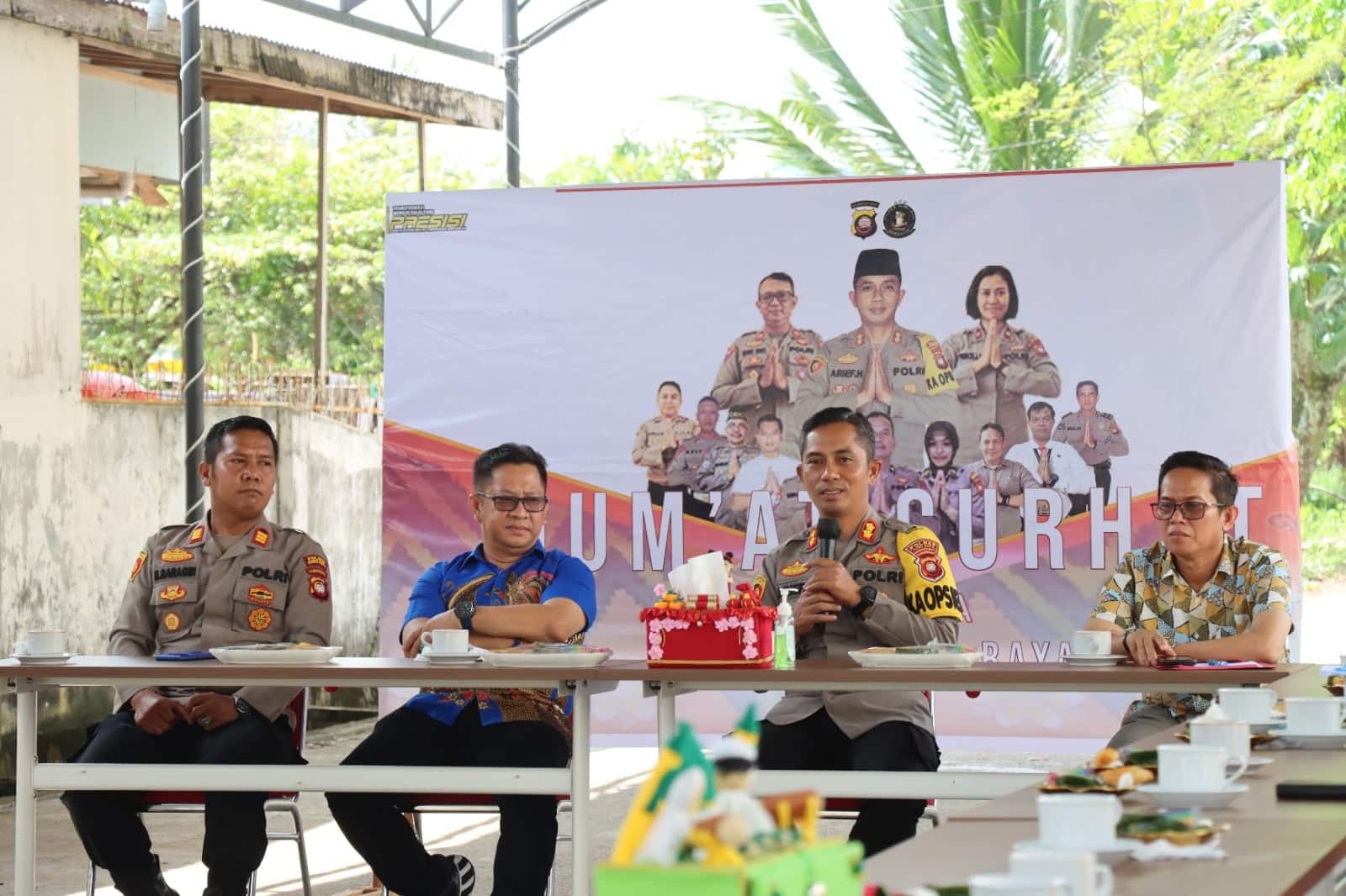 Kapolres Kubu Raya, AKBP Arief Hidayat dalam sebuah program "Jumat Curhat". (Foto: Dokumentasi/Jauhari)