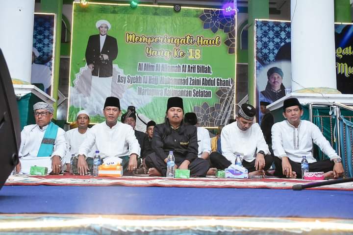 Wabup Ketapang, Farhan menghadiri peringatan Isra Mikraj dan Haul Guru Sekumpul ke-18 di Desa Sui Kinjil Ketapang. (Foto: Adi LC)