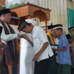 Wakil Bupati Kapuas Hulu, Wahyudi Hidayat menghadiri peringatan Isra Mikraj Nabi Muhammad SAW di Masjid Jami' Al-Faidzin. (Foto: Ishaq)