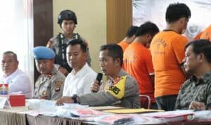 Kapolre Kubu Raya, AKBP Arief Hidayat didampingi Kasat Reskrim dan Kasat Narkoba Polres Kubu Raya memberikan paparan dalam press conference terkait 8 kasus menonjol, di Mapolres Kubu Raya, Jumat (17/02/2023). (Foto: Jauhari)