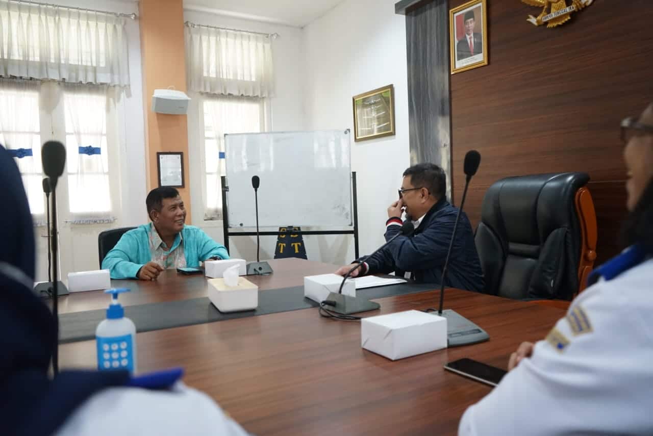 Bupati Kayong Utara, Citra Duani melakukan pembahasan teknis mengenai peningkatan Sumber Daya Manusia (SDM) bersama pihak Politeknik Penerbangan Indonesia (PPI) Curug, Tangerang, Rabu (22/02/2023). (Foto: Santo)