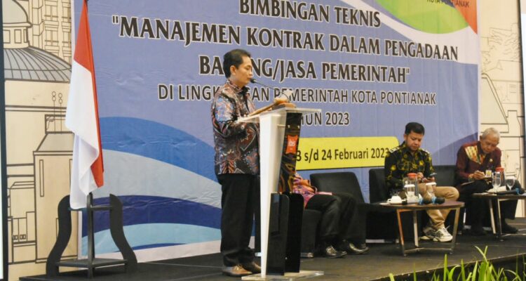 Wakil Wali Kota Pontianak, Bahasan membuka bimtek manajemen kontrak dalam pengadaan barang dan jasa pemerintah. (Foto: Kominfo/Prokopim For KalbarOnline.com)
