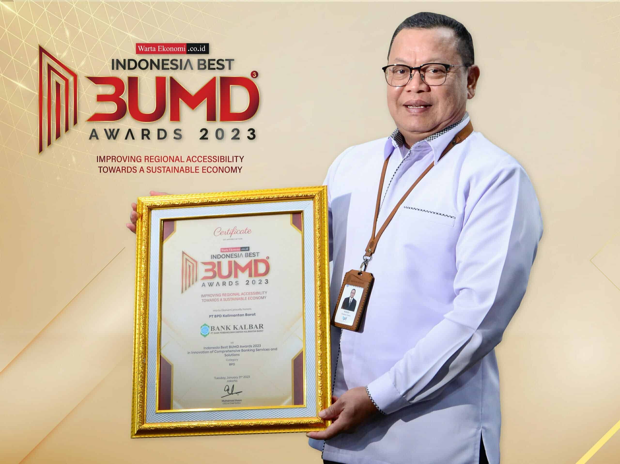 Direktur Utama Bank Kalbar, Rokidi usai menerima penghargaan Indonesia Best BUMD Award 2023. (Foto: Jauhari)