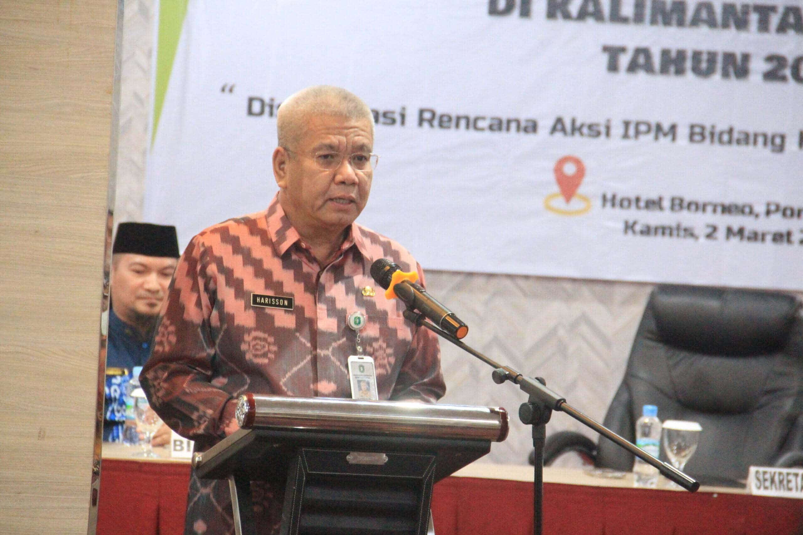 Sekda Kalbar, Harisson memberikan arahan dalam Rapat Koordinasi Kebijakan Peningkatan Indeks Pembangunan Manusia Bidang Kesehatan di Kalimantan Barat, Kamis (02/03/2023), di Hotel Borneo Pontianak. (Foto: Biro Adpim For KalbarOnline.com)