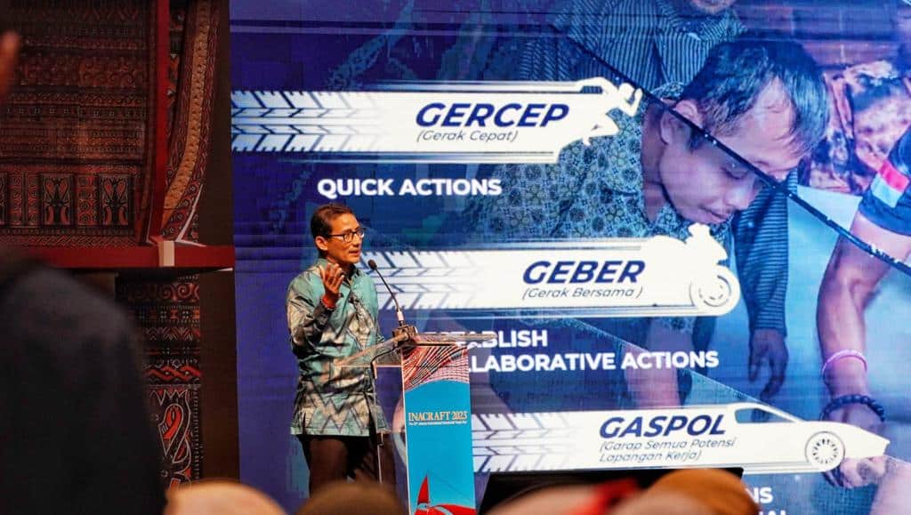 Menteri Pariwisata dan Ekonomi Kreatif  Republik Indonesia, Sandiaga Uno membuka INACRAFT 2023. (Foto: Ishaq)