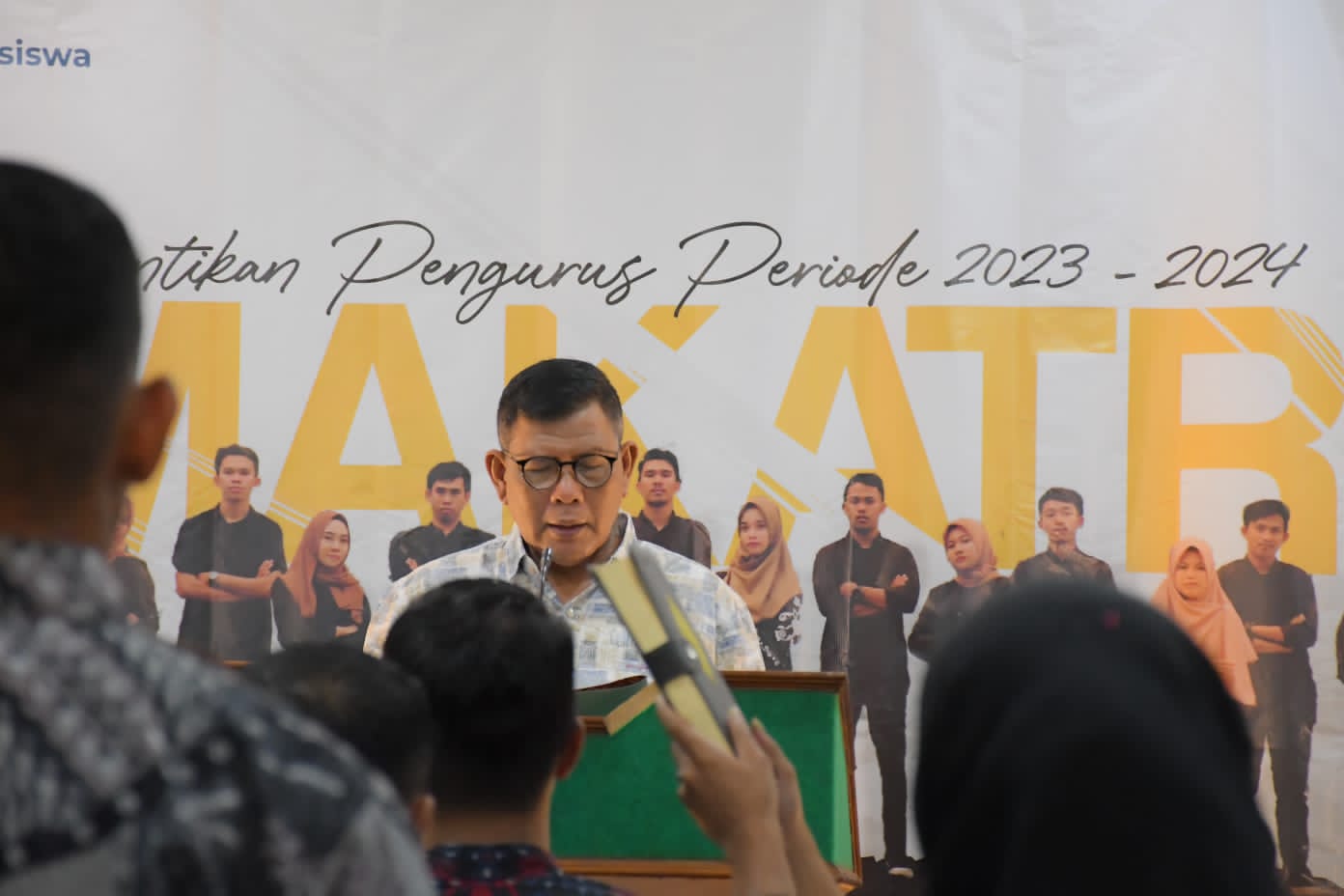 Bupati Kayong Utara, Citra Duani memberikan kata sambutan dalam acara pelantikan Pengurus Himakatra, di Graha Dekopinwill Kalbar, Kota Pontianak, Selasa (28/02/2023). (Foto: Prokopim/Istimewa)