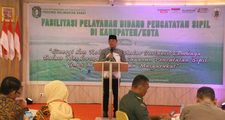 Wakil Bupati Kapuas Hulu, Wahyudi Hidayat memberikan sambutan dalam acara fasilitasi pelayanan bidang pencatatan sipil di kabupaten/kota se-Kalimantan Barat tahun 2023 di Putussibau, Kamis (02/03/2023). (Foto: Ishaq)