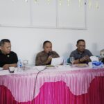Wakil Bupati Kayong Utara, Effendi Ahmad memimpin rapat persiapan MTQ ke VI tingkat kabupaten, di Kantor Camat Seponti, Rabu (01/03/2023). (Foto: Istimewa)