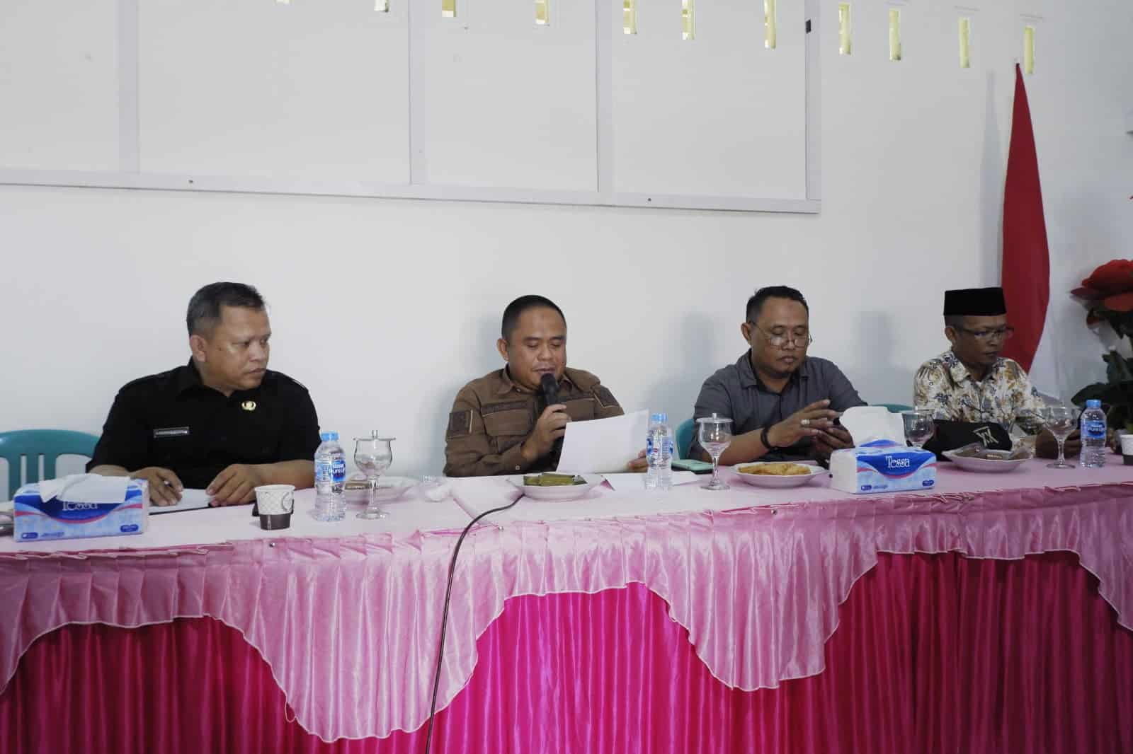 Wakil Bupati Kayong Utara, Effendi Ahmad memimpin rapat persiapan MTQ ke VI tingkat kabupaten, di Kantor Camat Seponti, Rabu (01/03/2023). (Foto: Istimewa)