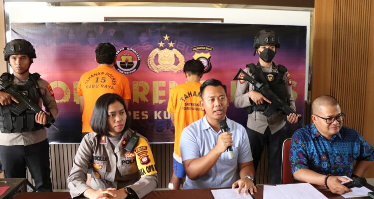 Press conference di Aula Mapolres Kubu Raya, Jalan Alianyang, Desa Durian, Kecamatan Sungai Ambawang, Kabupaten Kubu Raya, Kalbar, Jumat (03/03/2023) pagi. (Foto: Jauhari)
