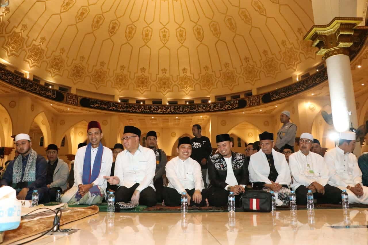 Suasana Tabligh Akbar Ustadz Abdul Somad (UAS) di Masjid Raya Mujahidin Pontianak, Sabtu (04/03/2023) subuh. (Foto: Biro Adpim For KalbarOnline.com)