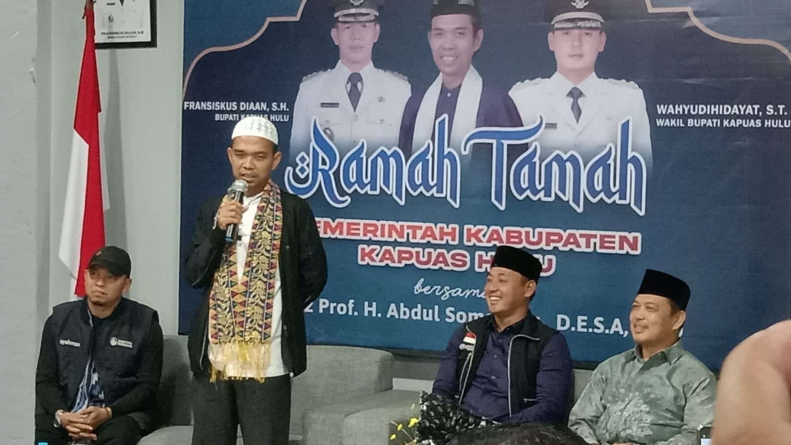 Wakil Bupati Kapuas Hulu, Wahyudi Hidayat menghadiri Tabligh Akbar Ustadz Abdul Somad. (Foto: Ishaq)