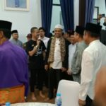 Ustadz kondang Abdul Somad tiba di Rumah Jabatan Dinas Wakil Bupati Kabupaten Kapuas Hulu untuk melaksanakan shalat Zuhur berjamaah dan ramah tamah serta makan siang bersama. (Foto: Ishaq)