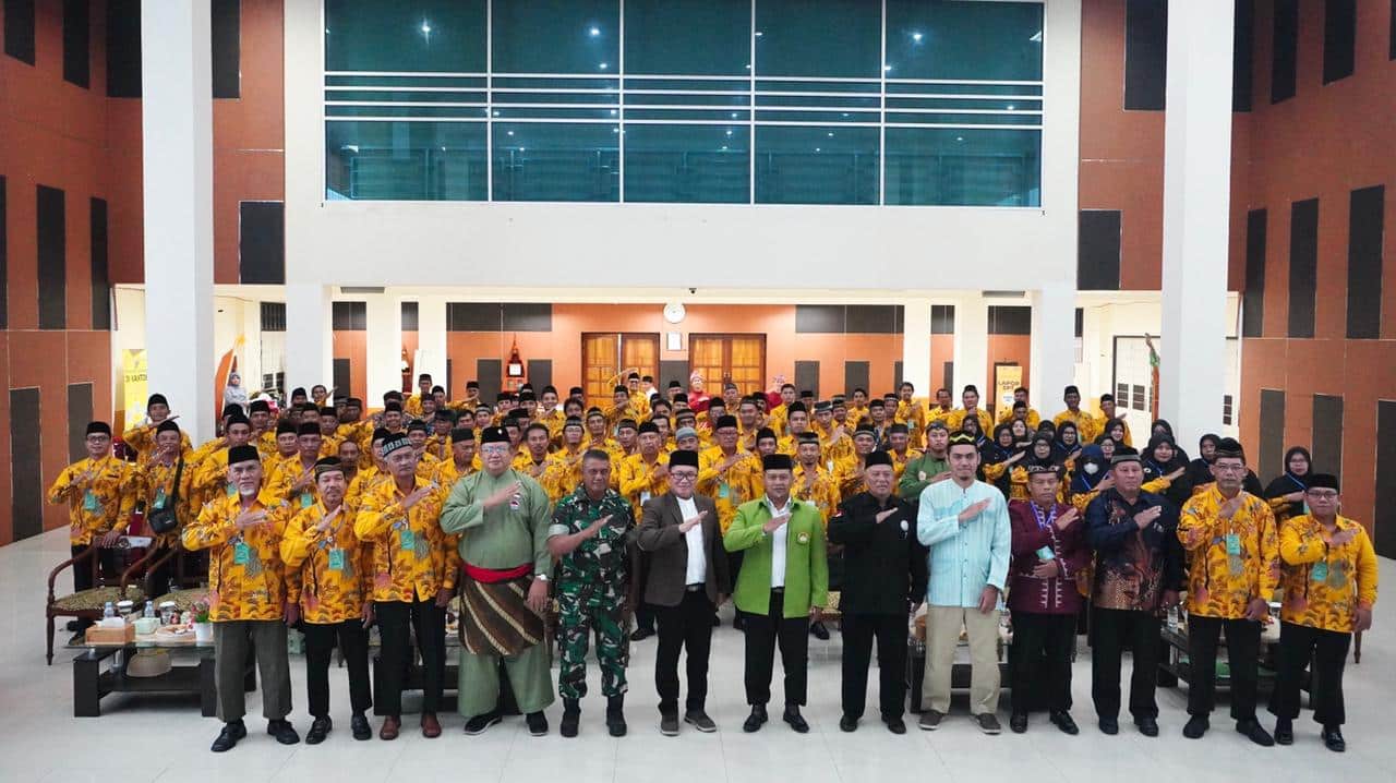 Wakil Bupati Kubu Raya, Sujiwo berfoto bersama peserta Musyawarah Daerah (Musda) III LDII Kubu Raya. (Foto: Jauhari)