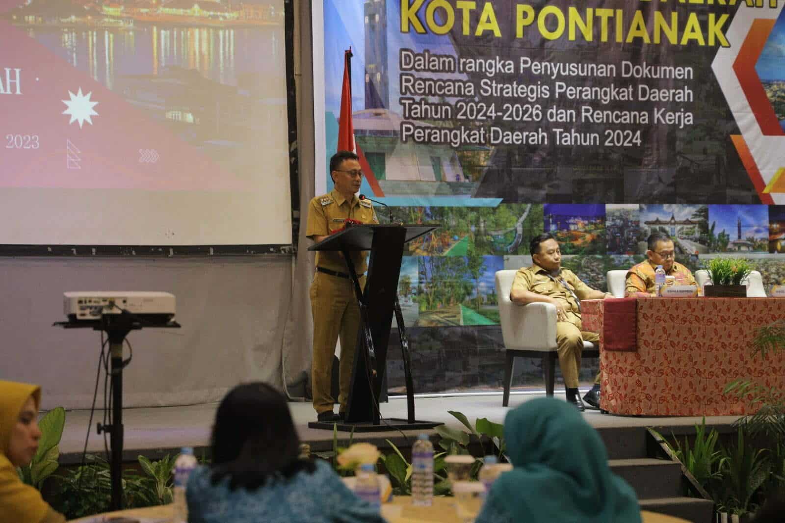 Wali Kota Pontianak, Edi Rusdi Kamtono membuka Forum Lintas Perangkat Daerah. (Foto: Kominfo/Prokopim For KalbarOnline.com)