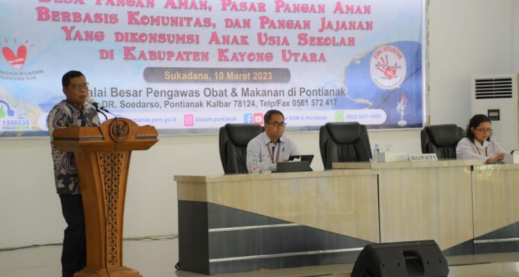 Bupati Kayong Utara, Citra Duani memberikan pidato pada kegitan Advokasi Program Prioritas Nasional Terpadu Pasar Pangan Aman Berbasis Komunitas dan Jajanan Aman Dikonsumsi Anak Usia Sekolah di Kabupaten Kayong Utara, Jumat (10/03/2023). (Foto: Prokopim)