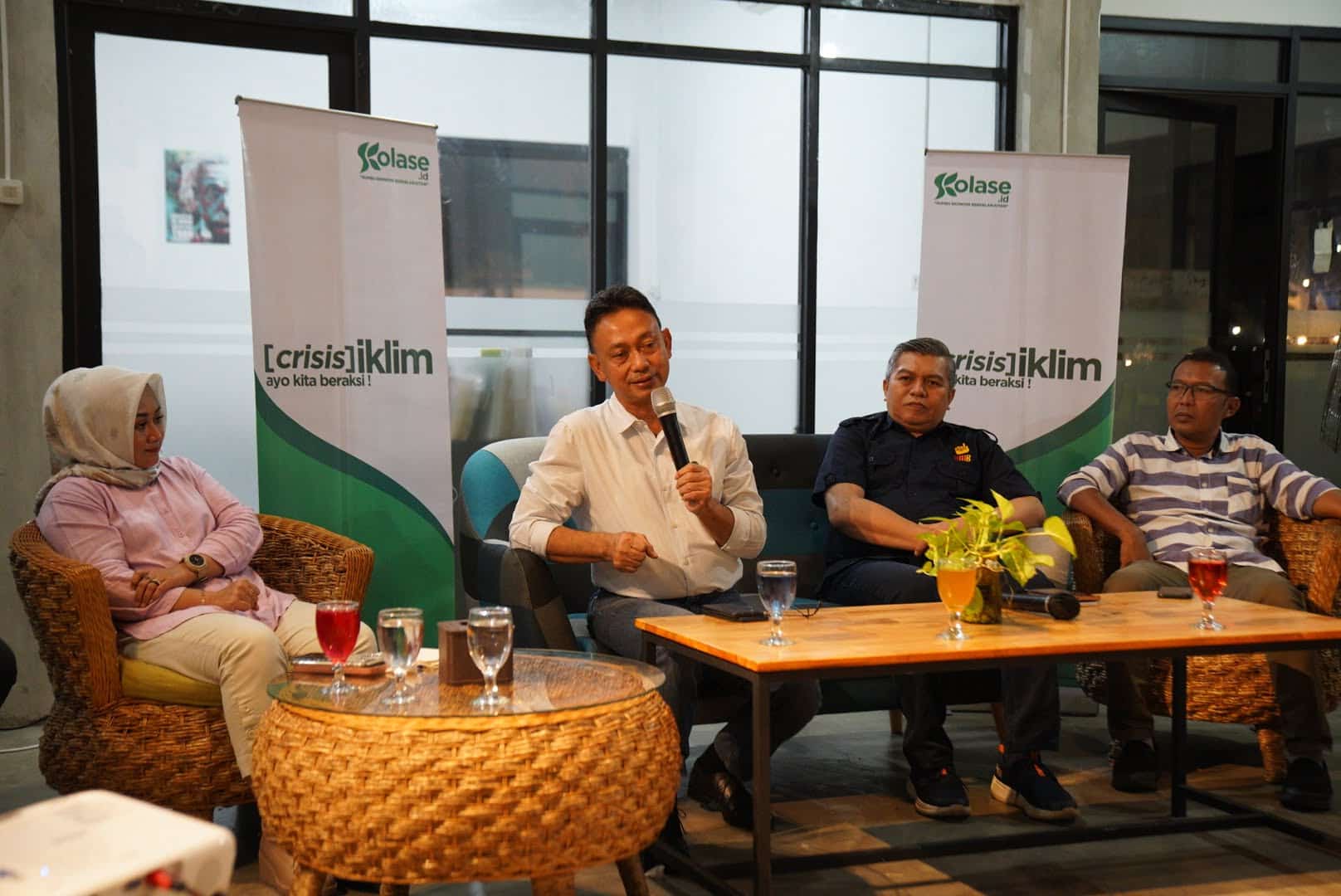 Wali Kota Pontianak, Edi Rusdi Kamtono menjadi keynote speaker dalam talkshow membahas isu perubahan iklim. (Foto: Prokopim For KalbarOnline.com)