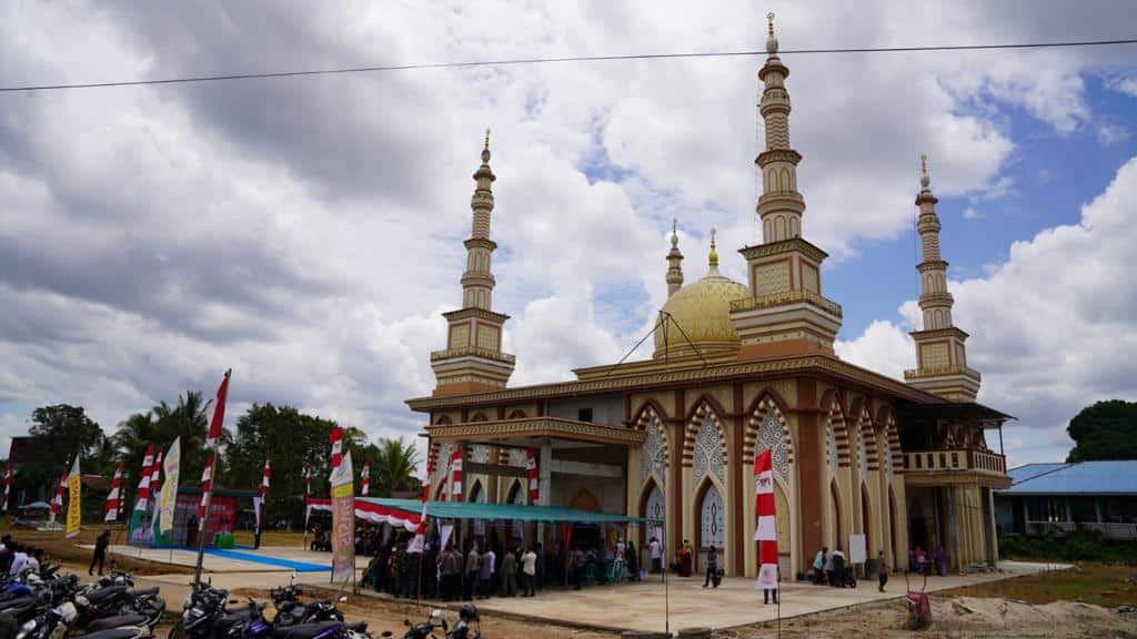 Masjid Raudhatul Jannah di Kecamatan Semitau, Kabupaten Kapuas Hulu. (Foto: Ishaq)