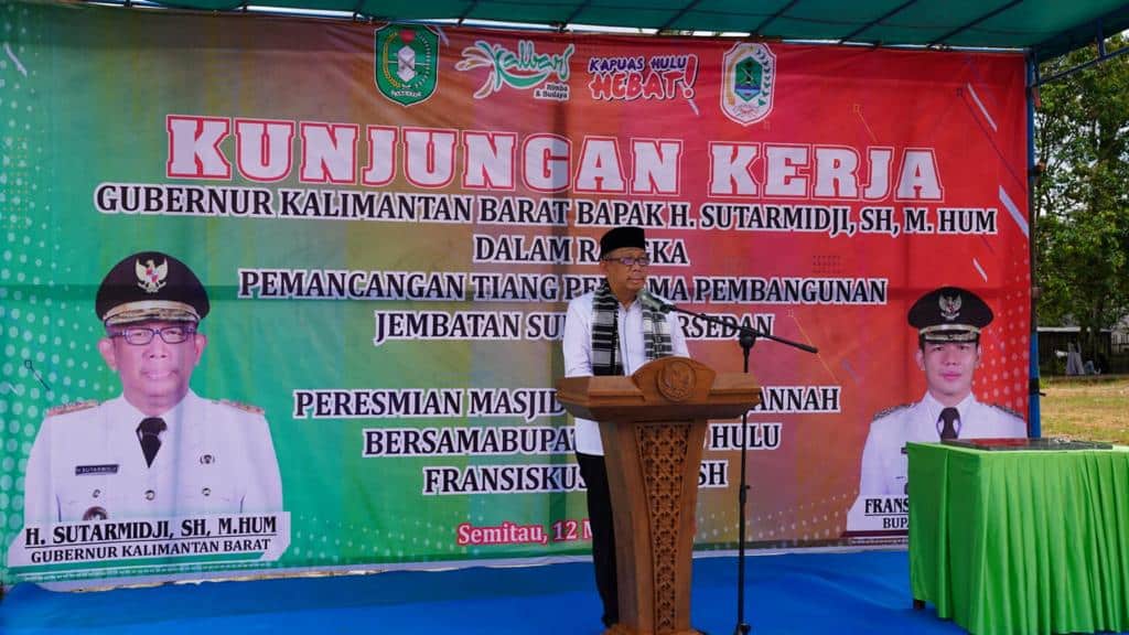 Gubernur Kalbar, Sutarmidji memberikan sambutan peresmian Masjid Raudhatul Jannah yang terletak di Kecamatan Semitau, Kabupaten Kapuas Hulu, pada Minggu (12/03/2023). (Ishaq)