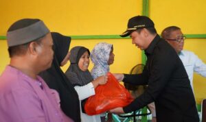 Bupati Kapuas Hulu, Fransiskus Diaan mendampingi kunker Gubernur Kalbar, Sutarmidji, Minggu (12/03/2023). (Foto: Ishaq)