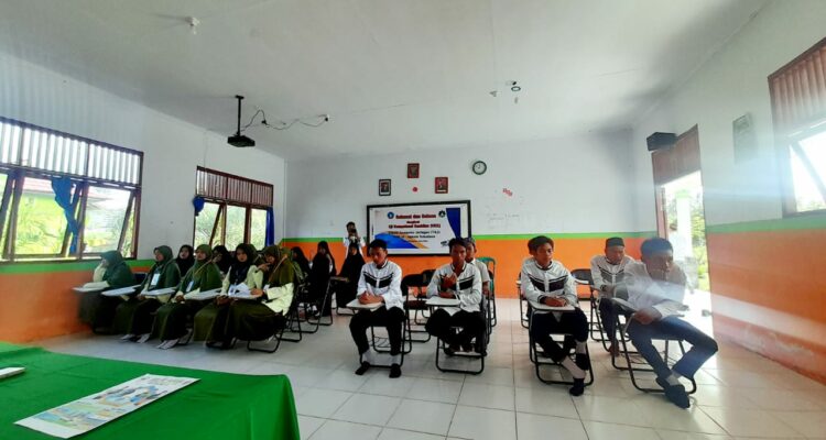 Para SMK Al-Aqwam Kecamatan Sukadana yang mengikuti pra UKK Teknik Komputer Jaringan (TKJ), Selasa (14/03/2023). (Foto: Santo)
